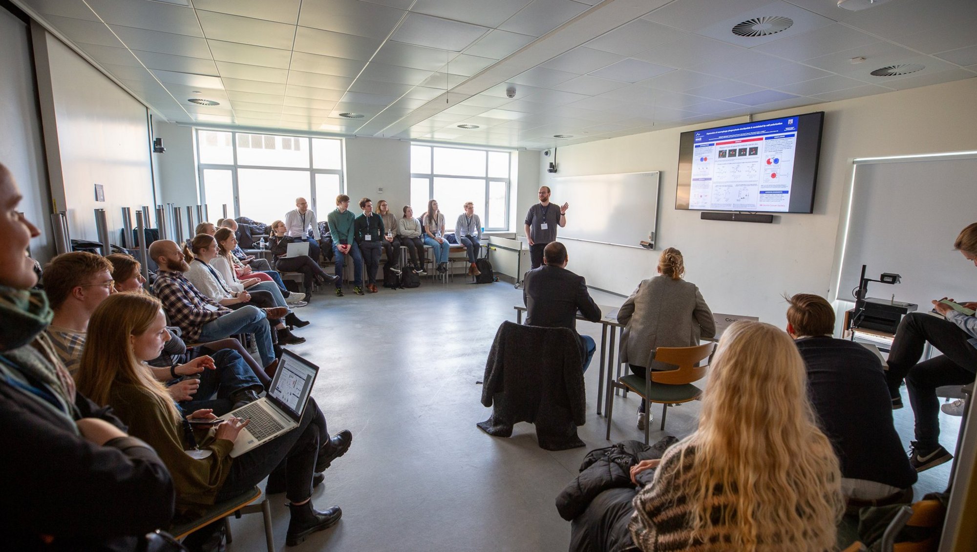 Resten af dagen fulgte et utal af flash talks og posterpræsentationer af de ph.d.-studerendes forskning. Foto: Lars Kruse, AU Foto.
