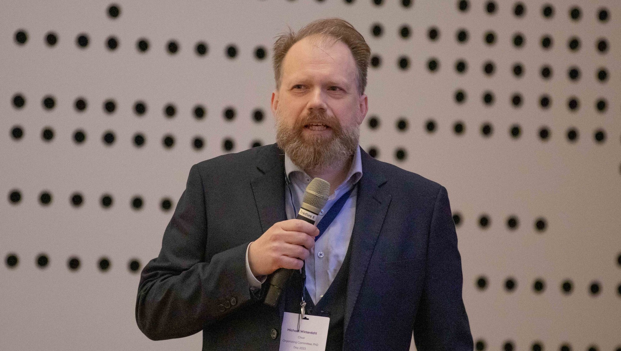 Chair of the PhD Day organizing committee, Michael Winterdahl, did the welcome speech. Photo: Simon Fischel, AU Health.