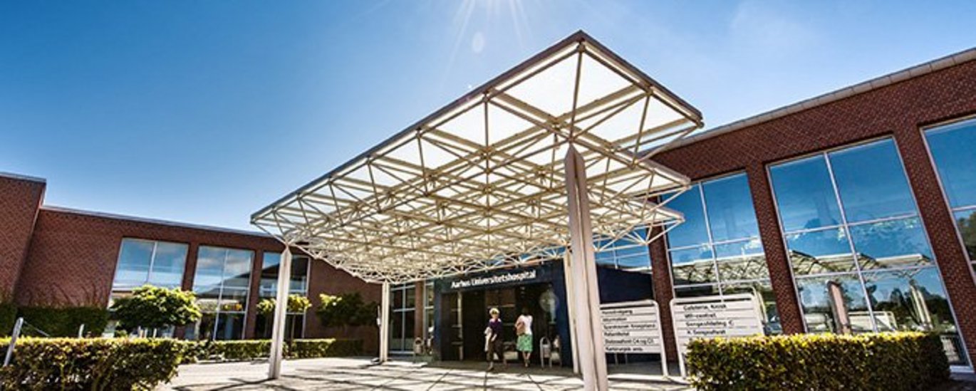 Kåringen til landets bedste højtspecialiserede hospital blev modtaget med stolthed og glæde, da nyhedsavisen Dagens Medicin overrakte diplomet på Aarhus Universitetshospital. Foto: Tonny Foghmar.