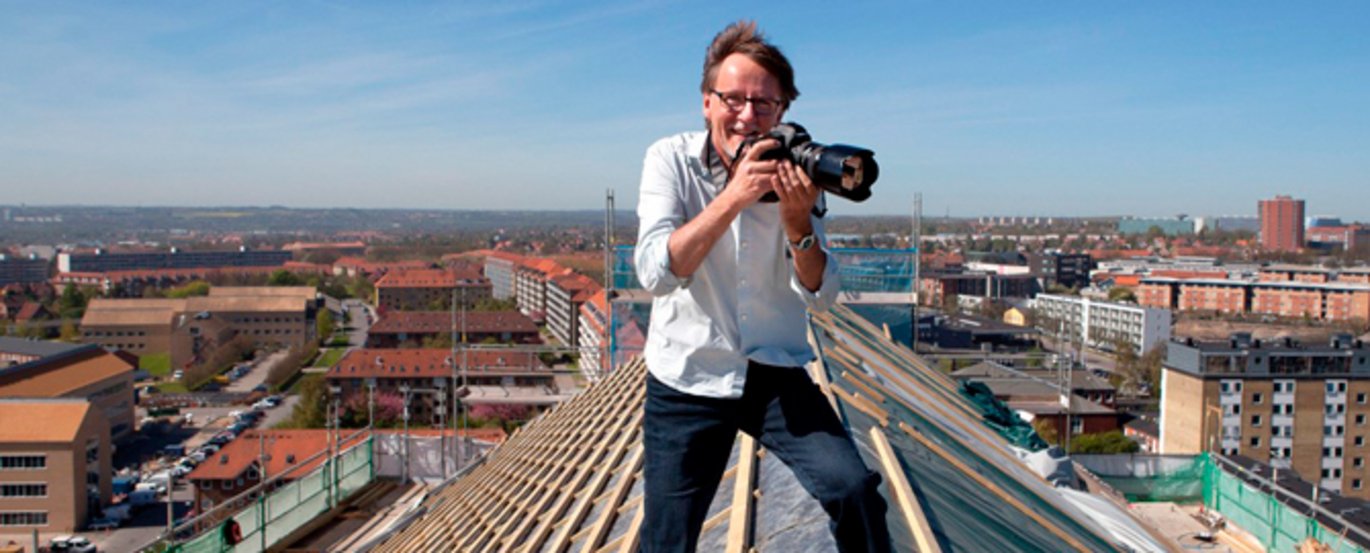 Det bliver fotograf Lars Kruse (billedet) og fotografelev Melissa Yildirim, der står bag kameraet, når Healths  medarbejdere skal fotograferes de kommende måneder. Foto: Privat.
