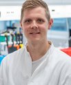 Biopsier fra patienter med leddegigt bliver indtil videre kun taget i forsknings-øjemed, for at teste ny medicin og undersøge, hvordan disse celler opfører sig og kan ændres, siger Morten Aagaard Nielsen. Foto: Simon Byrial Fischel, AU.