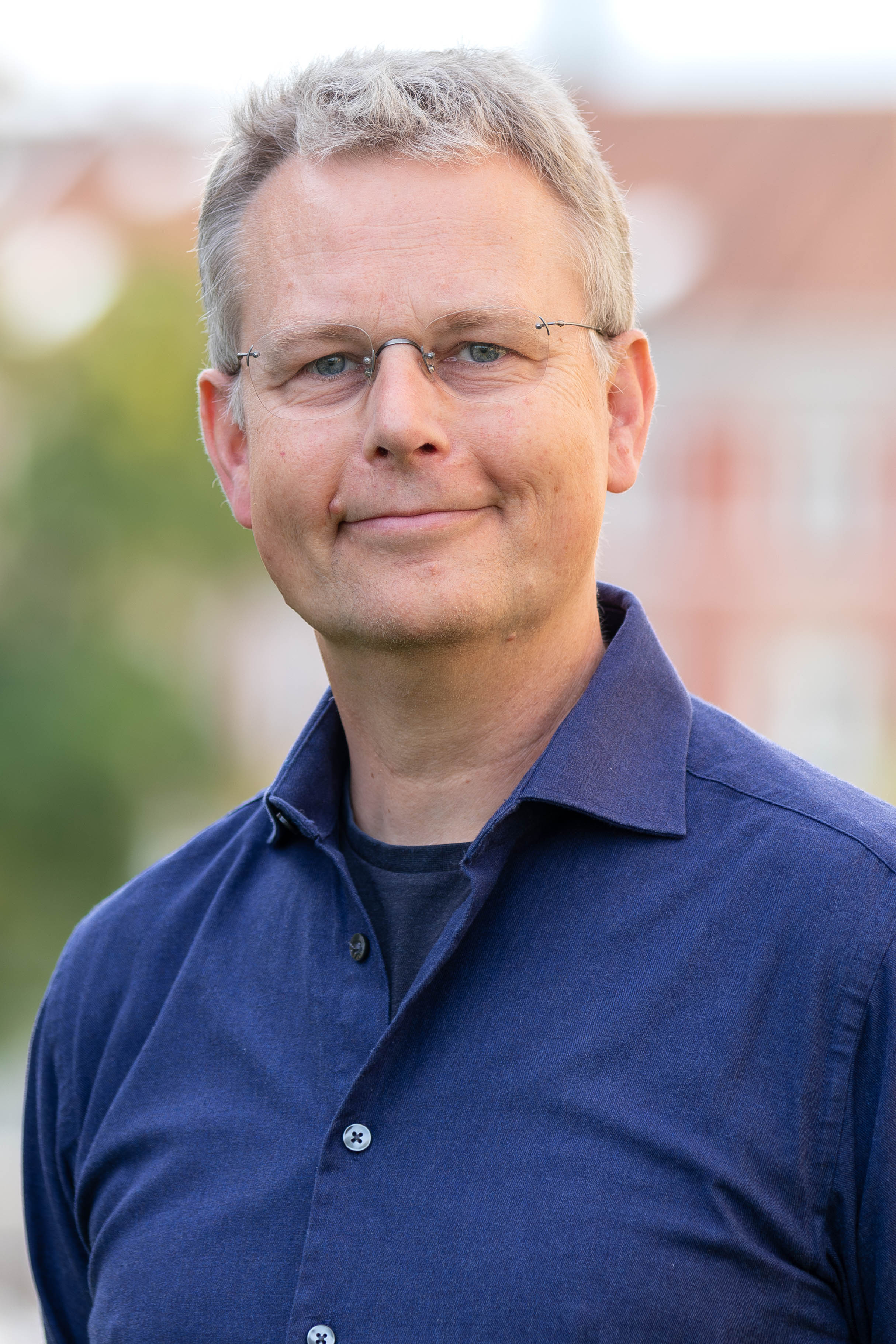 Portrait photo of new professor Jakob Grove