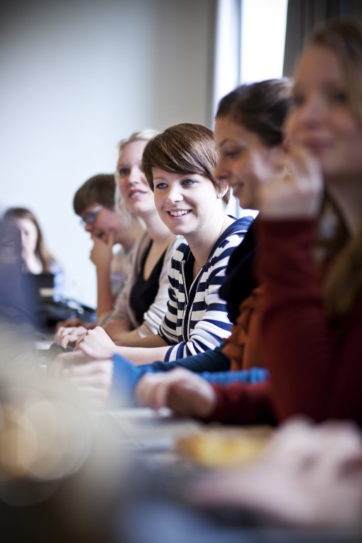 På Institut for Folkesundhed har de inddraget kolleger fra Institut for Erhvervskommunikation på BSS i undervisningen på kandidatuddannelsen i folkesundhedsvidenskab. Og det vækker begejstring hos både studielederen og de studerende. Foto: Jesper Rai