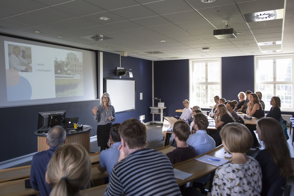 studerende i auditorium